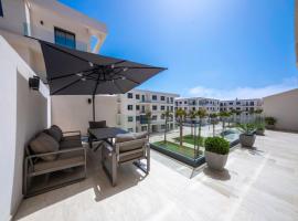 Luxury appartement with pool in Agadir Bay, hotel in Agadir