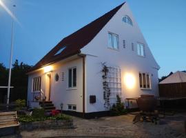 Lovely villa for families and business traveler's, khách sạn ở Aalborg
