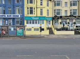 Vinnie's Family Hotel: Blackpool şehrinde bir otel