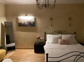 Romantic Old Town Hideaway