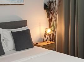 Rafina's Blue Heart!Walking access to the PORT!!!Unique style!!Superior Quality!!!, hotel in Rafina