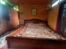 Houseboat Parimahal Deluxe