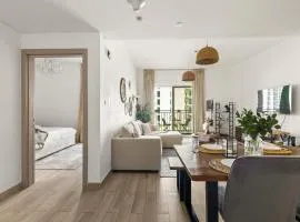 Canal-view 1br Balcony Pool Near F1 & Parks