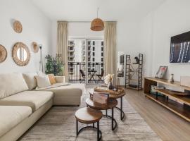 Waterfront Yas 1br Near F1 & Ticket Savings, ξενοδοχείο διαμερισμάτων σε Yas Island