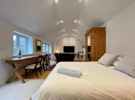 Perfectly Sized 1-bedroom Guest House
