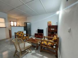 Petit Cosy Résidences, hotel i Grand-Bassam