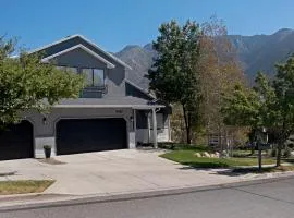 Modern 2br Escape Mountain View & Gully Access