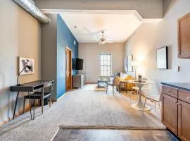 Landing Stunning 1BD Courtyard