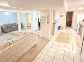 Melrose Place Poolside Hideaway Basement Suite Sleeps 6 plus