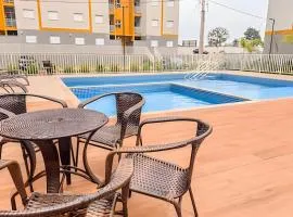 Apartamento com piscina, arcondicionado e vaga