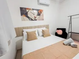 Apartamento com piscina, arcondicionado e vaga