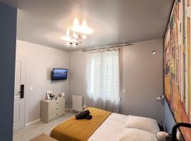 Studio Lisbonne - Plein centre-ville refait à neuf avec parking gratuit, hotel i Châtellerault