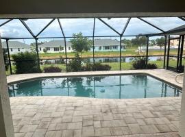 Heated pool with canal views, hotel a Rotonda West