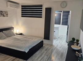 Luxury Studio, hotel i Onești