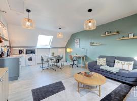 Le Mirabeau - Gare à 100m - Wifi - Bureau - 2 V, Hotel in Saint-Pierre-des-Corps