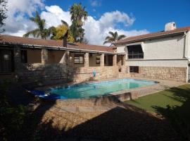 Ojong's Guesthouse Ridgeworth - Bellville, guest house in Tyger Valley