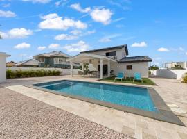 3 bedroom cozy villa close to Jan Thiel Beach, hotel in Jan Thiel