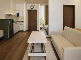 Modern Studio with Kitchenette Near Cyberhub and Airport