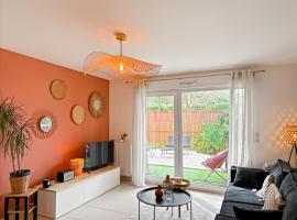 Le Cocon - Terrasse & Parking - Calme, hotel in La Mézière