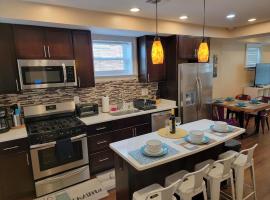 Luxurious DC Townhome ideal for Large Families plus Free Parking، مكان مبيت وإفطار في واشنطن