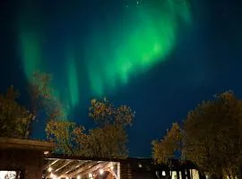 Aurora Polaris Apartment - Outdoor Sauna - FREE Parking - 750m from City Center