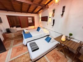 Cabaña & glamping para grupos de 4 a 6 personas, cerca al parque y con avistamiento de aves, hotel v destinaci Jardin
