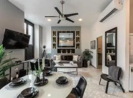 B&W, 2BR, Near Beach, WIFI, AC in Old San Juan