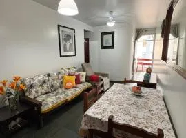 Lindo Apto na Praia do Morro, com ar condicionado, 2 quartos e 2 varandas, bem equipado com utensilios e super aconchegante