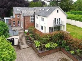 Luxury 8- bed Mansion in Prestigious Alderley Edge