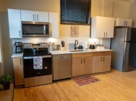 Uptown 1BR Apartment Walkable Fayette 102