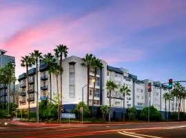 Ocean Breeze - Marina del Rey Suites with Pool, Gym & Hot Tub