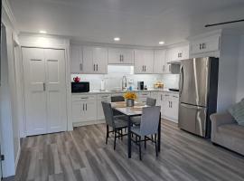 Country Blue Getaway by the Ranch Fields、オーバーンデールのヴィラ