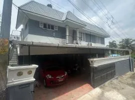Spacious 3BHK Home , Sleeps 8 ,AC, Wi-Fi & Parking