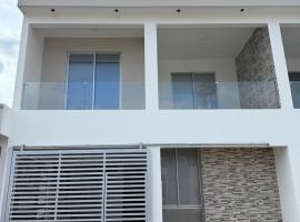 Bonita casa en Cúcuta, hotel in Estación El Salto