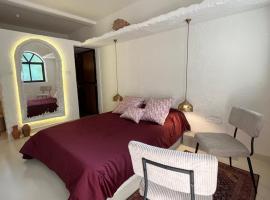 Tahom villas - Vagator Goa - Next to Market - 5mins beach, Hotel in Vagator