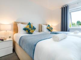 Monmouth House Aylesbury Premier Quality Accommodation For Larger Families Contractors And Professionals Sleeps Up to 6 Guests、Buckinghamshireのヴィラ