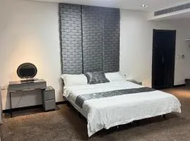 Executive 2 bedroom apartment-king size bed steps from Chinggis khan square
