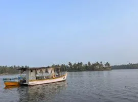 Suits by lowtide homestay