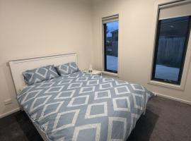 Peaceful Private Room in Wyndham Vale, hotel in Wyndham Vale