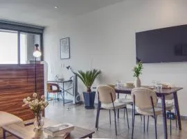 Luxurious Master Suite with Awesome View, Jacuzzi, GYM & Balcony