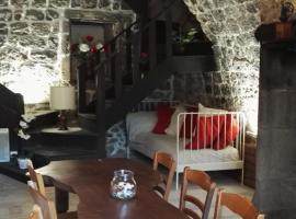 Les Chataignes D'ardeche, hotell med parkering i Antraigues