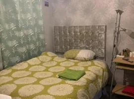 Cosy single, double and king size rooms with shared bathroom