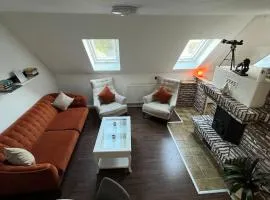 Gemütliche Wohnung, Heimkino, Couch & Küche