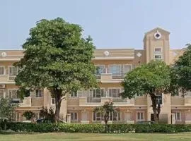 Home Stay with Giriraj View I On Parikrama Marg I 5 mins to ISKCON & Daan Ghati