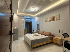 Casa Leveria Unit 4 with Patio, Inquire Parking Availability, hotel in Imus