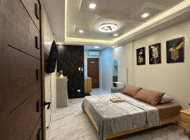 Casa Leveria Unit 5 with Balcony, Inquire Parking Availability, hotel in Imus