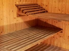 Domek Mazurski całoroczny nad jeziorem z sauną, hotel s vířivkou v destinaci Pasym