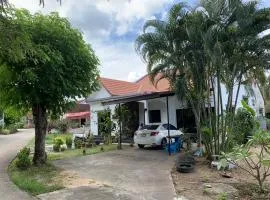 Spacious 2-bedroom villa near beach