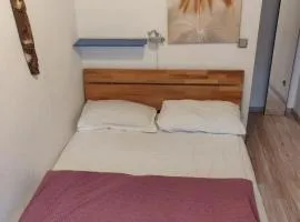 Schönes, zentral gelegenes Zimmer mit Südbalkon