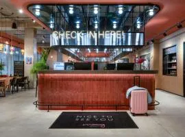 Moxy Verona